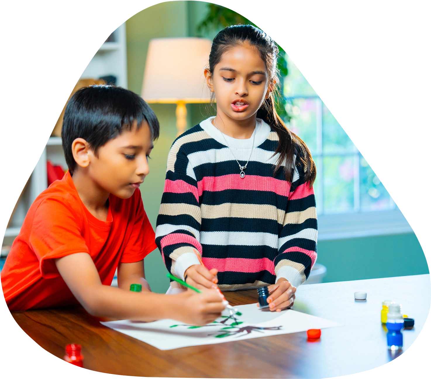h1 02 (1) Children painting together at a table.